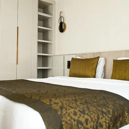 Sky Hill Otel